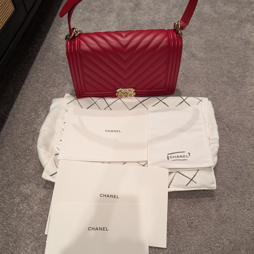 Authentic 100% Chanel Red Quilted Leather Shoulder Bag Medium Boy bag - Picture 5 of 13